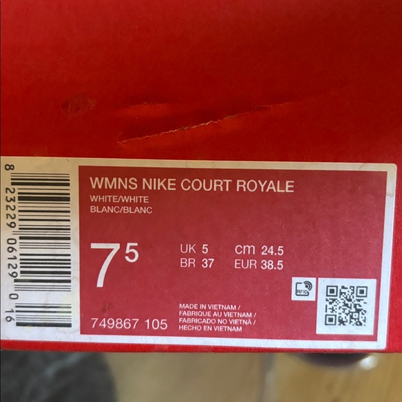 Nike Court Royale 7.5 All-White Casual Sneakers - Picture 10 of 10